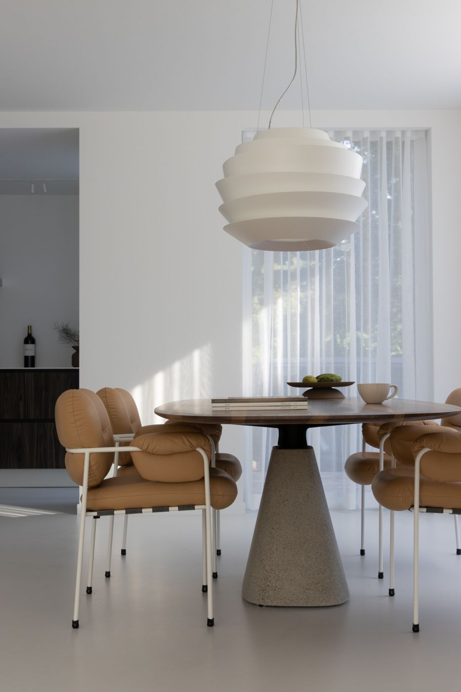 Decoropbouw met rustige kleurvlakken en styling voor productfotografie